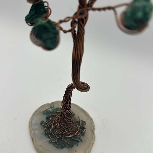 Natural raw malachite wire tree on natural agate slab - Picture 3 of 5